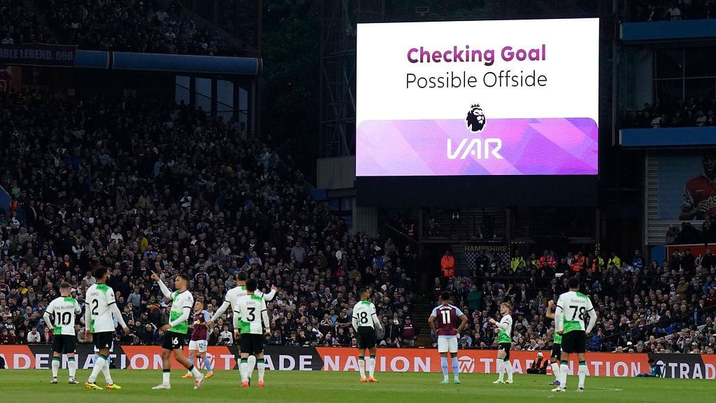 VAR:n nykymuoto puhuttaa viikosta toiseen etenkin Englannin Valioliigassa.