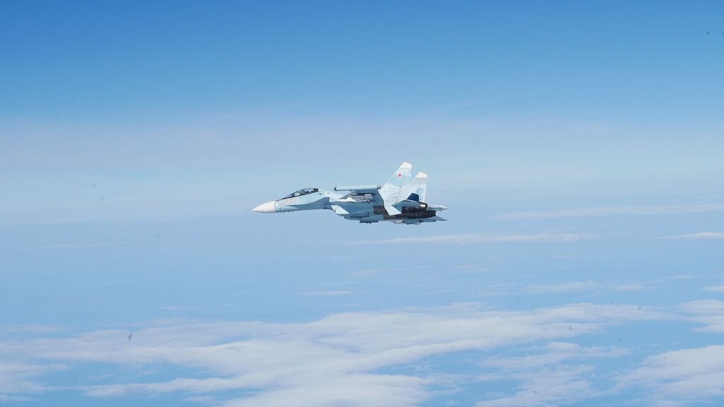 Latvian ja Saksan ilmavoimien julkaisema kuva venäläisestä sotilaskoneesta, joka ilmeisesti kuvattiin Itämeren alueella.