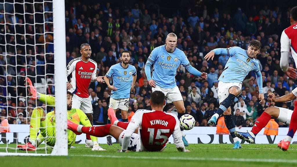Manchester Cityn John Stones iski 2–2-tasoituksen Arsenalin verkkoon lisäajan viime sekunneilla.