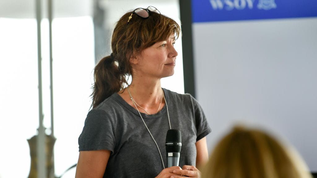 Kirsi Piha kertoo Apu-lehdelle eronneensa kokoomuksesta. Kuvassa Piha WSOY:n ja Johnny Knigan syyspressissä Helsingissä vuonna 2017.