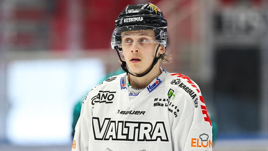 Anttoni Honka kiekkoli viime kauden lainasopimuksella JYPissä.