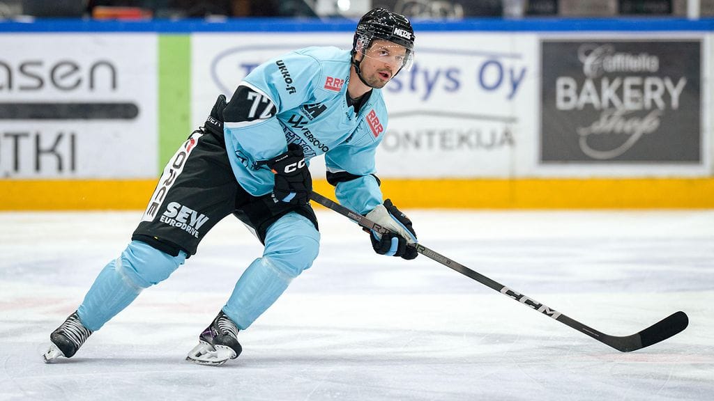 Pelicansin koko viime kauden tehoketju on sivussa, kun Patrik Carlsson liittyy Ryan Laschin ja Lars Bryggmanin seuraksi poissaolijoiden listalle.