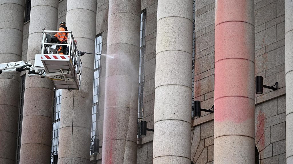 Mielenosoituksen on tarkoitus olla Eduskuntatalon portailla kello 18.