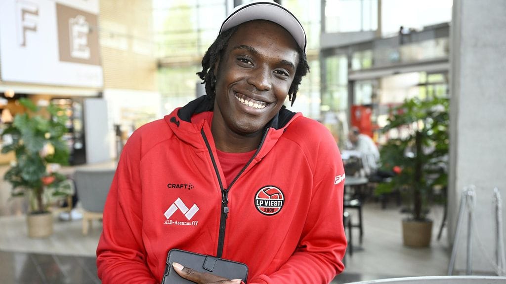 Pamela Owino tuo naisten Mestaruusliigaan olympiatasolla todistetun pomppunsa.