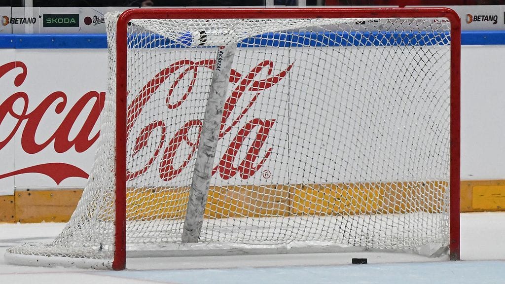 Ottelu keskeytettiin ja se pelataan loppuun toisena ajankohtana.