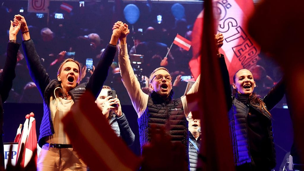 Laitaoikeistolaisen vapauspuolueen johtaja Herbert Kickl sai tehtäväkseen hallituksen muodostamisen