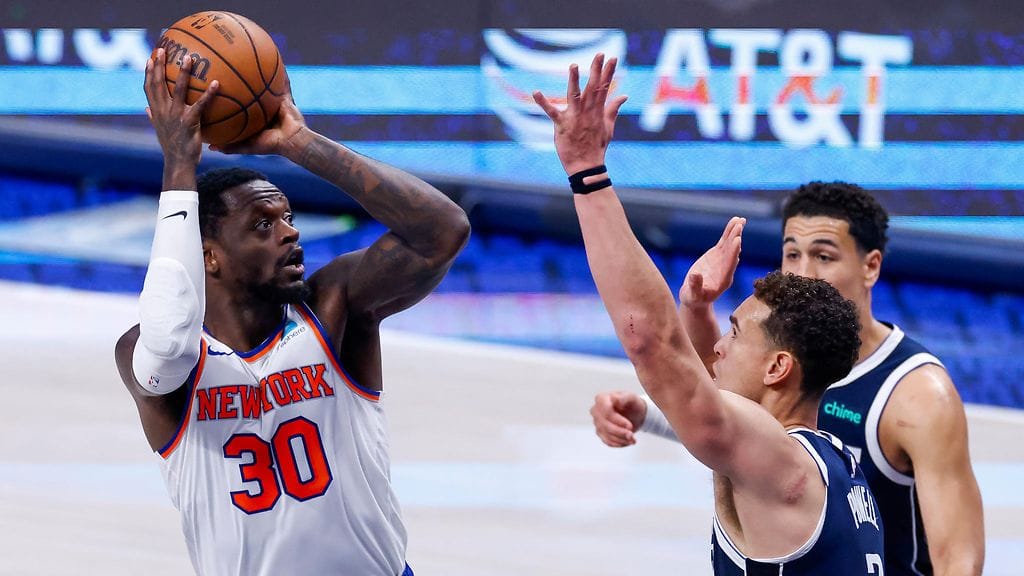 Julius Randle (vas.) suuntaa Minnesotaan.