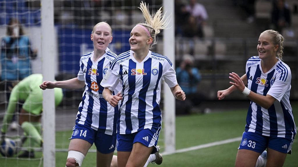 Iiris Holmström (kesk.) juhli maaliaan KuPSia vastaan.