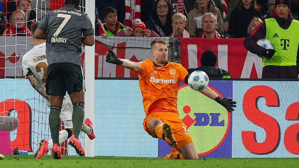 Lukas Hradecky otti pari hyvää torjuntaa ottelussa.