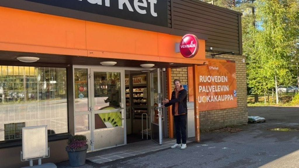 Ruoveden K-marketin kauppias Aleksi Pulkkinen kertoo MTV Uutisille, että sunnuntaiaamu on alkanut kaupassa rauhallisissa merkeissä.