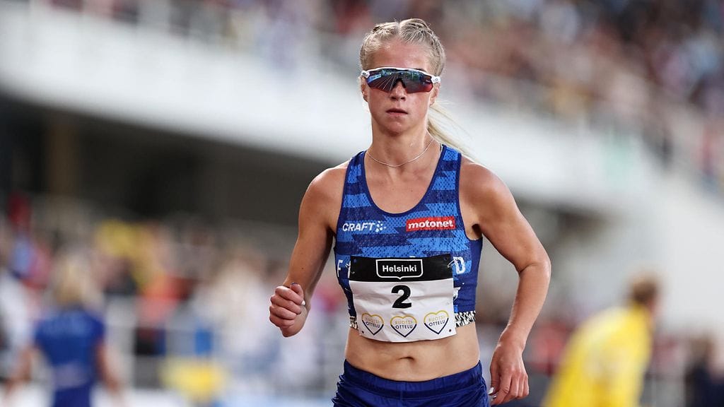 Myös muilla matkoilla on kulkenut. Alisa Vainio viiletti selvään lajivoittoon Ruotsi-ottelun 10 000 metrillä.