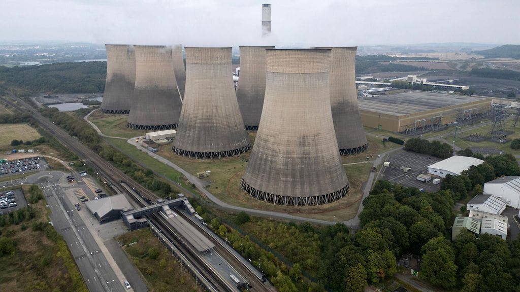 Britannian viimeinen sähköä kivihiilellä tuottanut voimalaitos lopettaa tänään toimintansa Ratcliffe-on-Soarissa Englannissa.