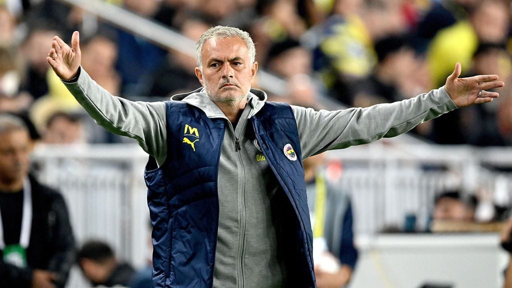 Jose Mourinho siirtyi kesällä Fenerbahcen peräsimeen.