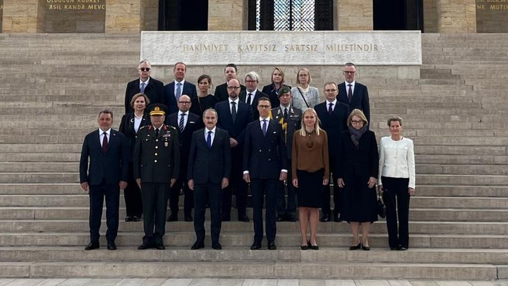 Presidentit pitävät yhteisen tiedotustilaisuuden noin kello 18.45 Suomen aikaa.