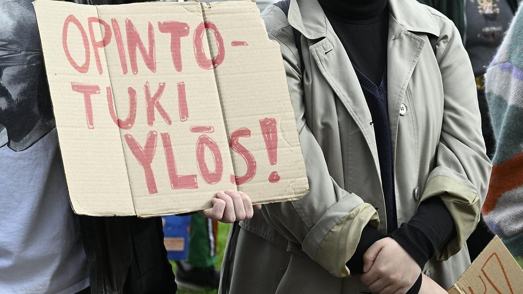 Kuvituskuva. Helsingin yliopiston ylioppilaskunnan (HYY) järjesti Opiskelurauhaa! -mielenosoituksen Eduskuntatalon edustalla Helsingissä 25. syyskuuta 2024.