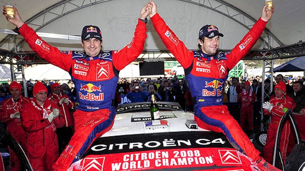 Daniel Elena ja Sebastien Loeb juhlivat Walesin MM-rallin voittoa ja MM-titteliä (Kuva: EPA/Reporter Images)