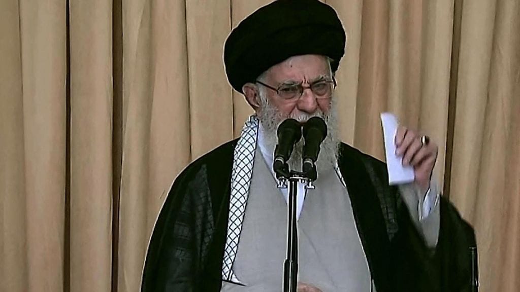 Puhe perjantairukousten yhteydessä Teheranissa oli ensimmäinen kerta liki viiteen vuoteen, kun Khamenei on julkisesti osallistunut seremoniaan.