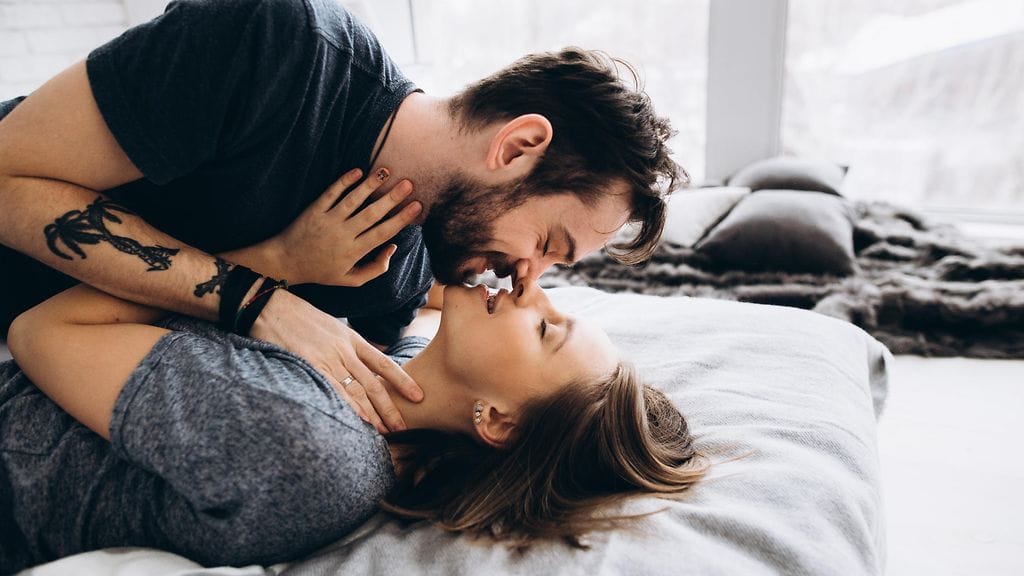 Raapiiko miehen piikikäs parta suun ja leukasi alueen rikki?