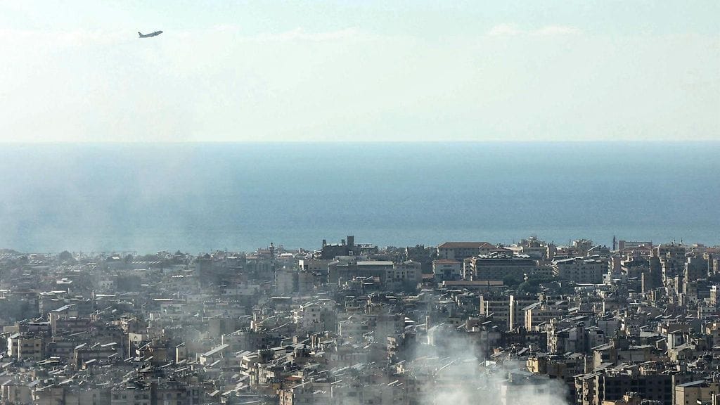 Lentokone nousee Libanonin pääkaupungista Beirutista 4. lokakuuta. Kuvituskuva.