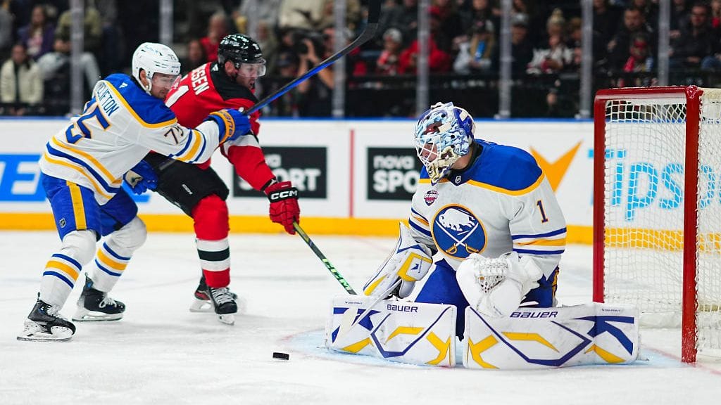 Ukko-Pekka Luukkonen torjui Buffalon maalilla 19 kertaa.