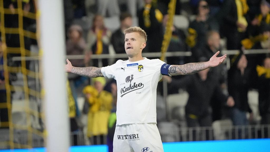 Petteri Pennanen iski KuPSille ison maalin Seinäjoella.