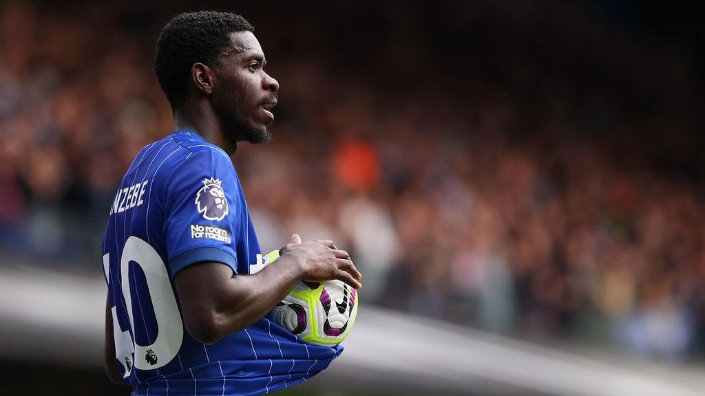 Ipswich Townin Axel Tuanzebe, 26, joutuu kuukaudeksi sivuun pelikentiltä.