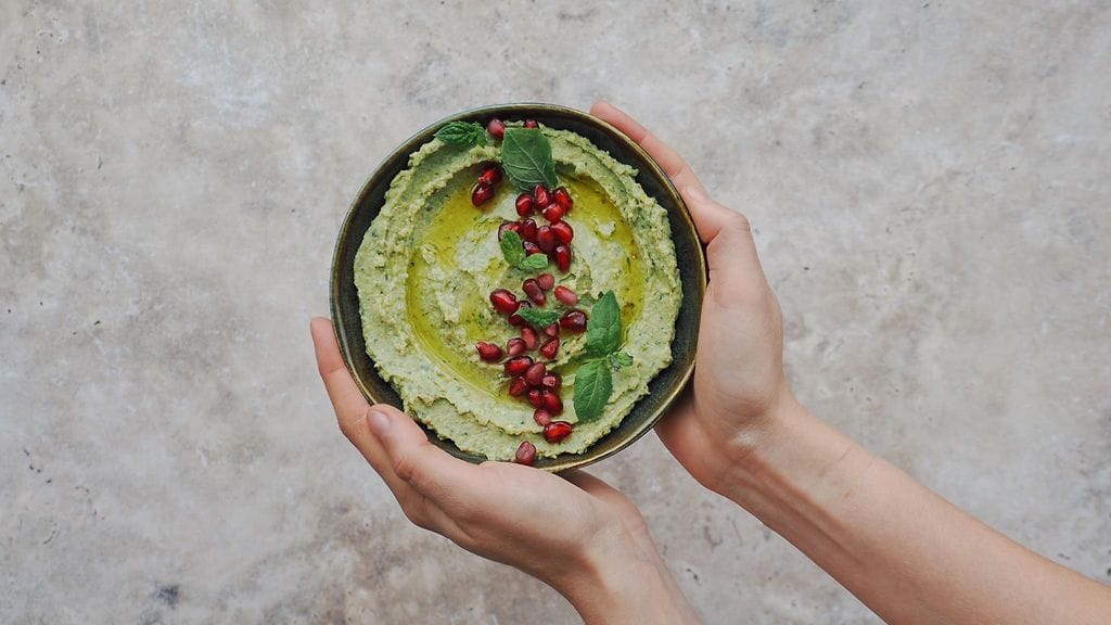 Helppo pistaasihummus on herkullinen lisuke.