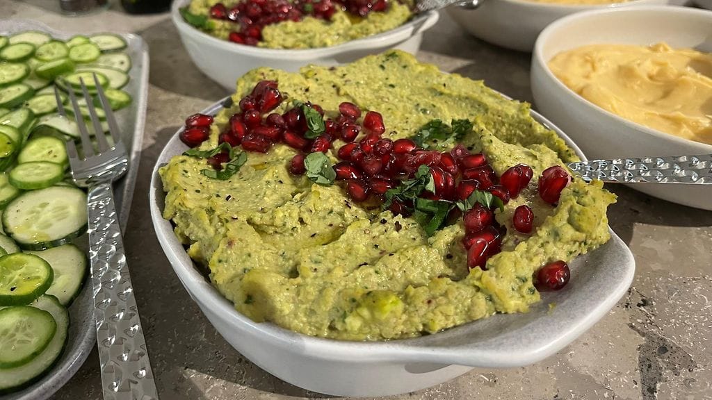 Perinteinen hummus saa uutta makua pistaasipähkinöistä.