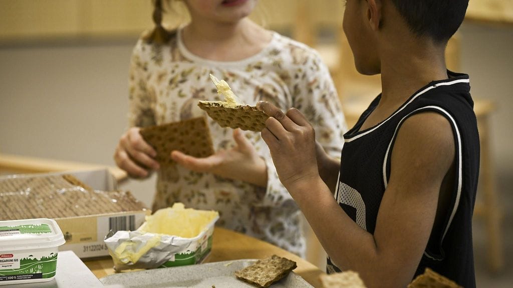 Toisin kuin Suomessa, Kiinassa pedagogiikan lähtökohtana ovat kokonaiset ikäryhmät. Kuvituskuva suomalaisesta päiväkodista.