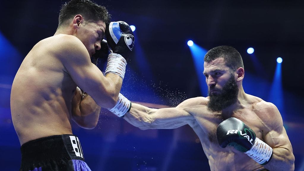 Artur Beterbiec (vas.) nousi raskaan keskisarjan kiistattomaksi mestariksi lyömällä Dmitri Bivolin tuomarien pisteillä.