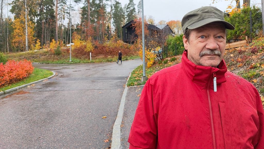 Naapuri tunnisti Puhakan uutisten kuvista. Hän piti tapausta surullisena. Espoon Henttaa on hänen mukaansa rauhallista ja mukavaa aluetta asua.