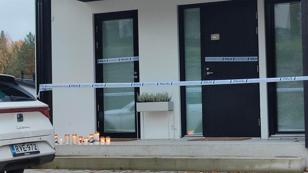 Kuva Puhakan ja Nordmon talosta päivä Puhakan ampumisen jälkeen.