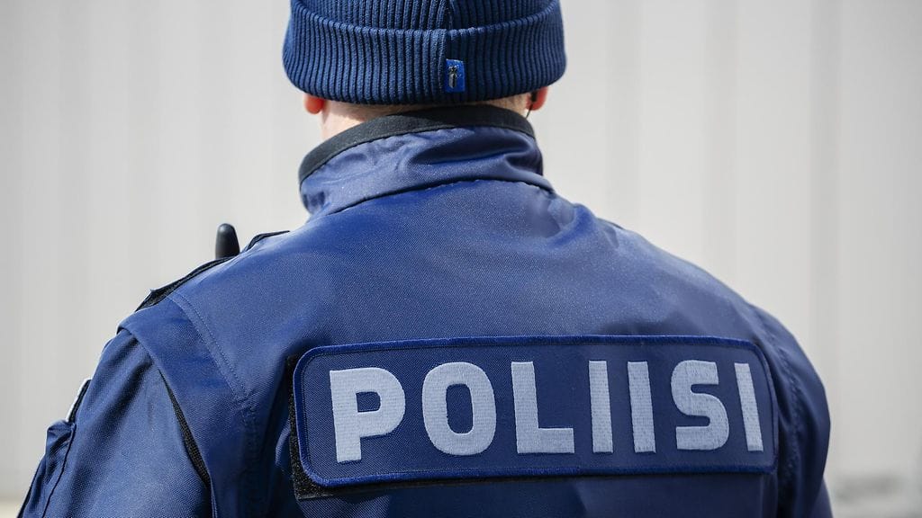 Poliisi antoi kuulapyssymiehelle sakot. Kuvituskuva.