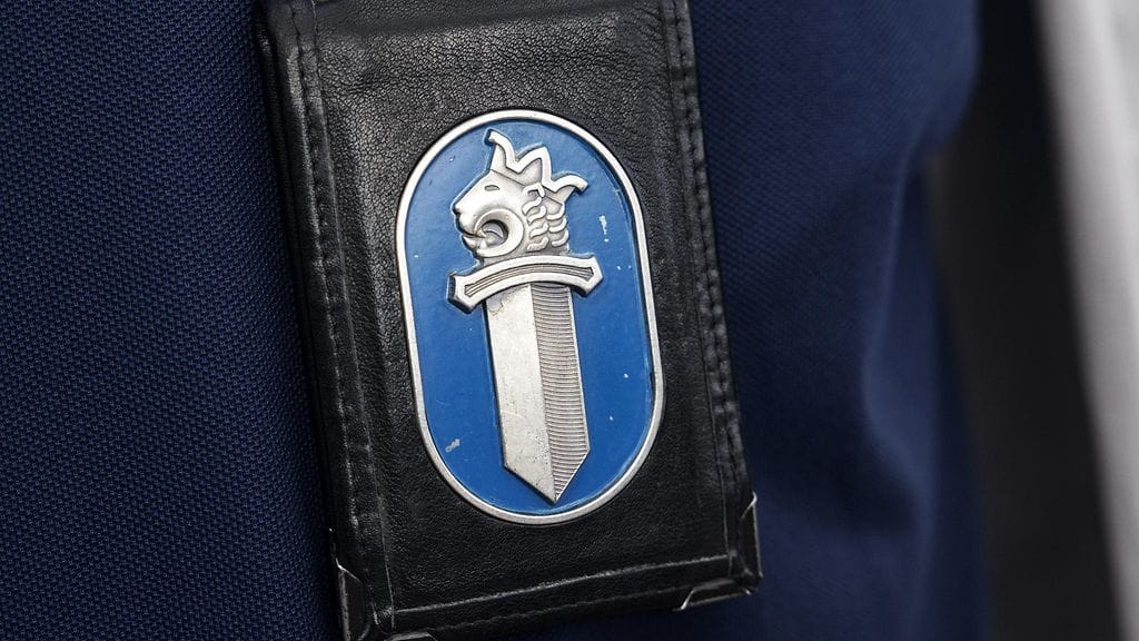 Kuvituskuva. Poliisin tunnus Poliisin päivä -tapahtumassa Espoossa 10. elokuuta 2024.