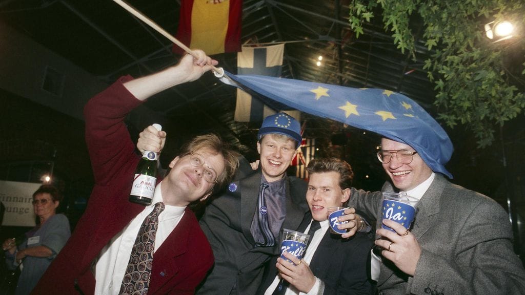 Kyllä EU:lle -puolen vaalivalvojaiset Wanhassa Satamassa 16. lokakuuta 1994.