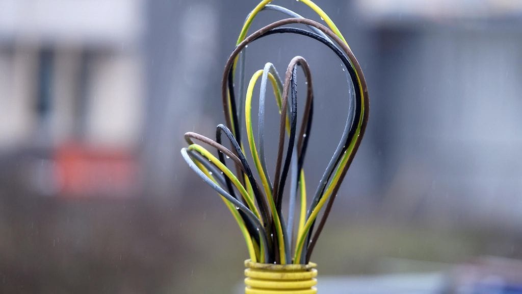 Rautatiesiltojen kevyen liikenteen väylien katuvalot ovat kaupungin mukaan varkauksien vuoksi toistaiseksi pois käytöstä. Kuvituskuva.