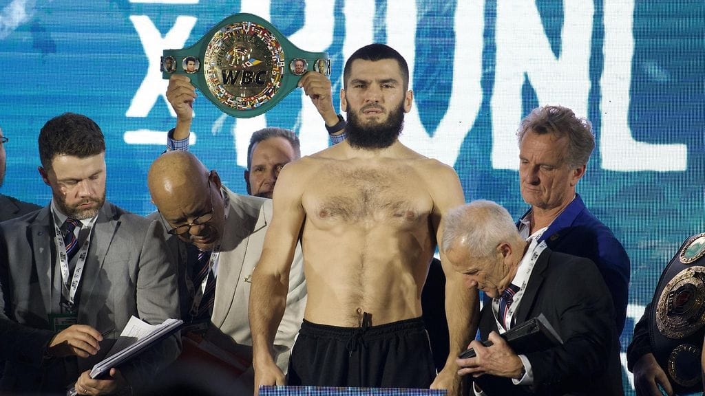 Artur Beterbiev nappasi voiton lauantain ottelussa Dmitri Bivolia vastaan.