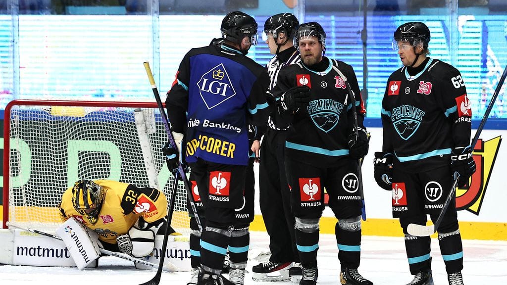 Pelicans näytti kaapin paikan ranskalaisvieraille.