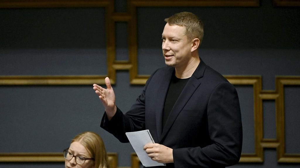 Ville Merinen kuvattuna eduskunnan kyselytunnilla 10. lokakuuta.