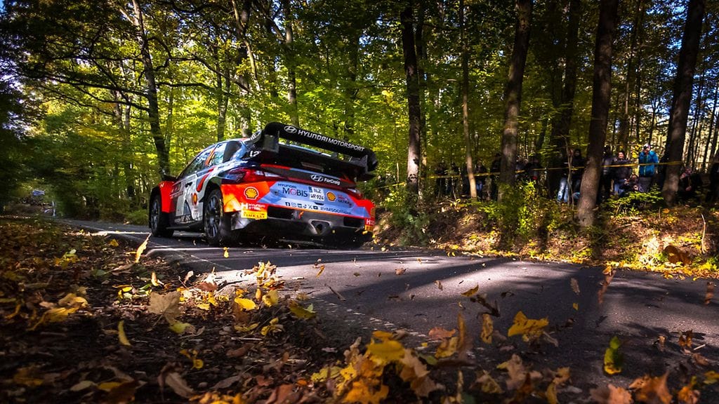 Andreas Mikkelsenille raju ulosajo MM-rallissa: "Todella kova isku keulaan"