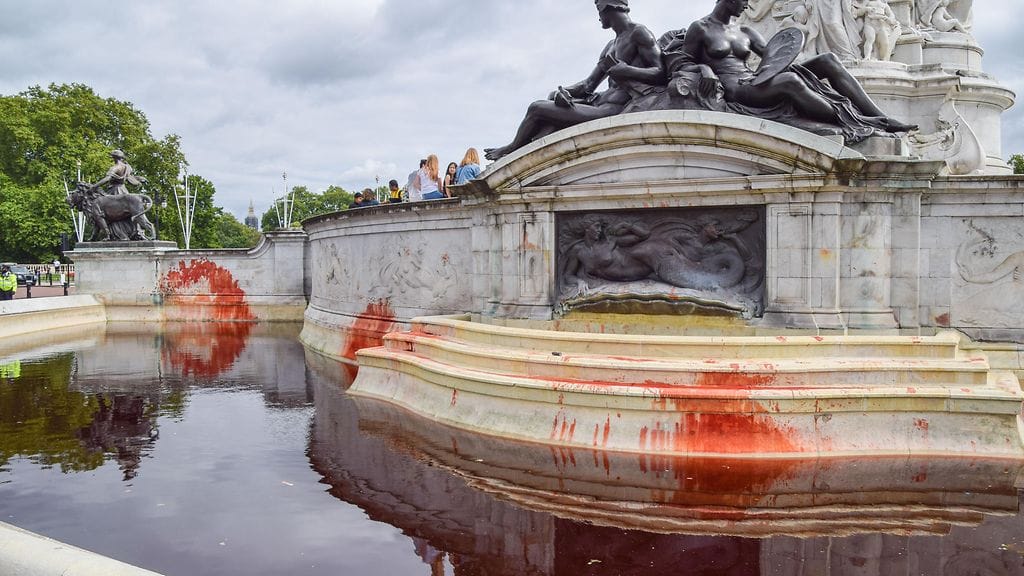 Toiminnallaan aktivistit halusivat kiinnittää huomiota kruunun maa-alueiden käyttöön muun muassa metsästyksessä.