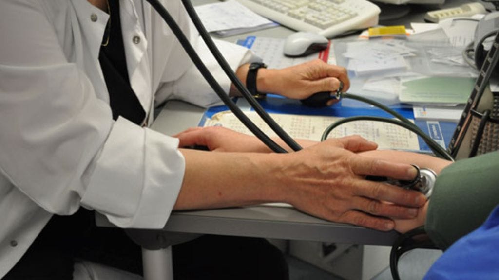 Ulkomaalaisten lääkäreiden kielitaitovaatimuksia halutaan kiristää.