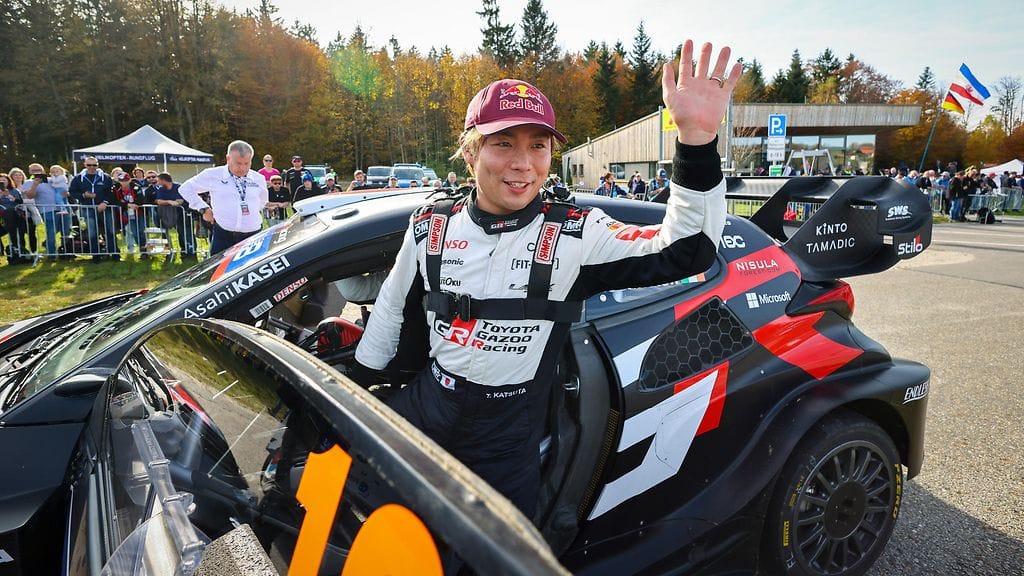 Takamoto Katsuta oli syystäkin iloinen Keski-Euroopan MM-rallin maalissa.