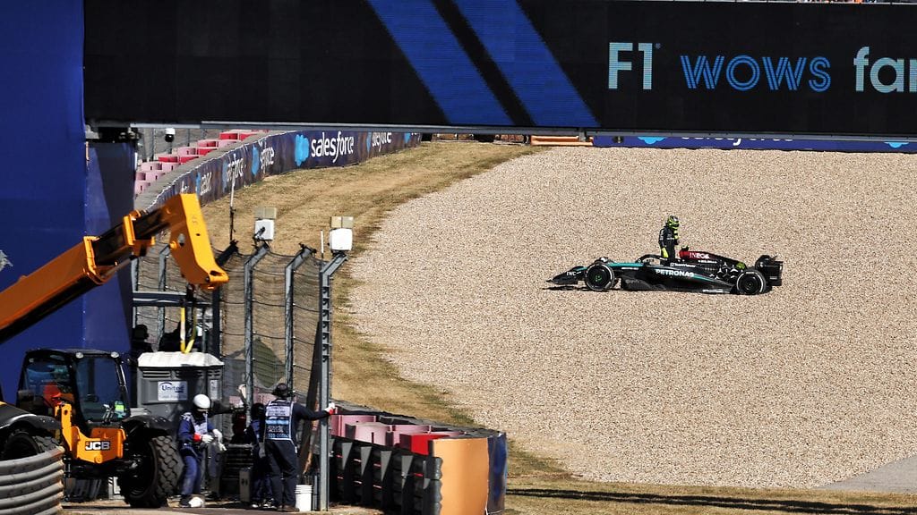 Lewis Hamilton ajoi ulos Austinin gp:n toisella kierroksella.
