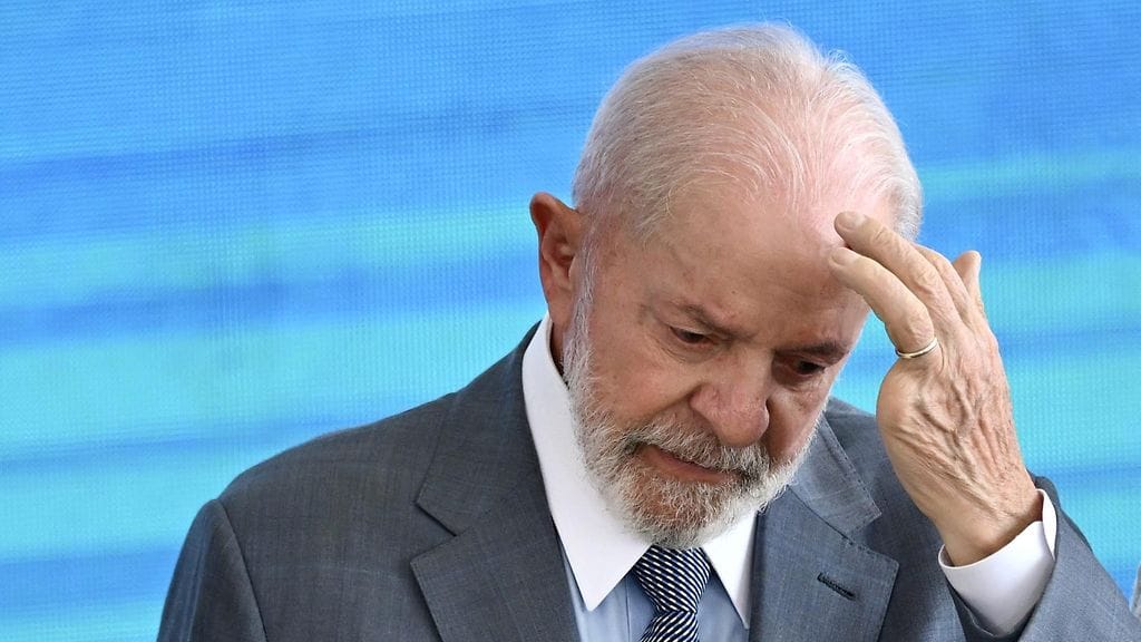 Arkistokuva. Brasilian presidentti Lula on perunut matkansa Venäjälle loukkaantumisen vuoksi.