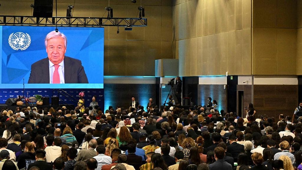 Kuva YK:n luontokokouksesta, jossa YK:n pääsihteeri António Guterres piti puhetta.