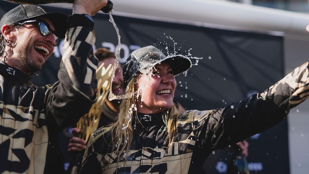 Team Bradyn Emma Kimiläinen ja Sam Coleman ajoivat maailmanmestareiksi.