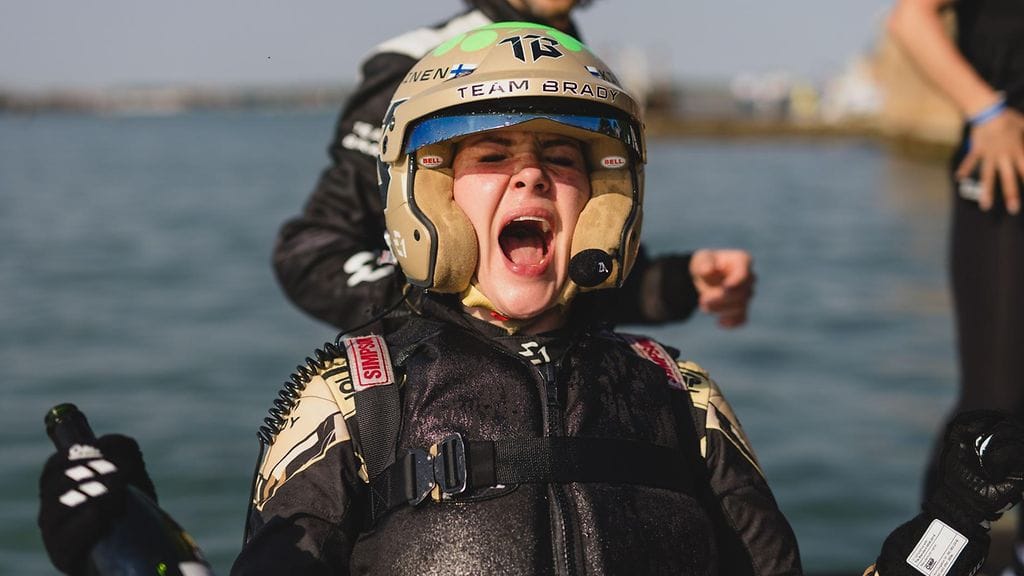 Emma Kimiläinen jatkaa Tom Bradyn johtaman tallin leivissä.