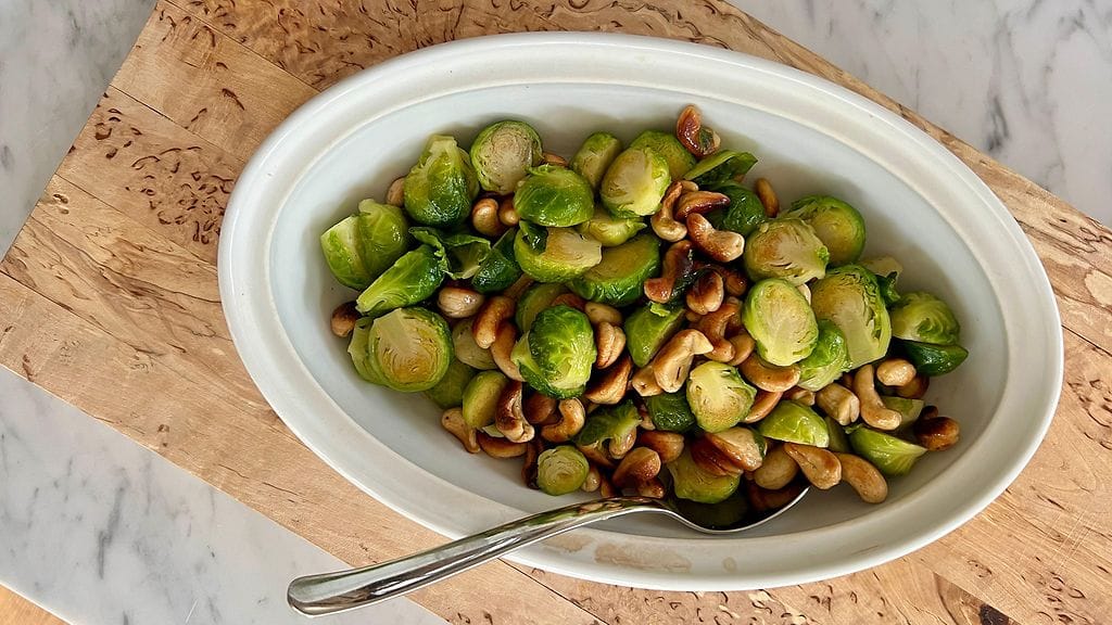 Ruusukaalit ovat pikaruokaa parhaimmillaan! Testaa Hanna Sumarin helppo ohje.