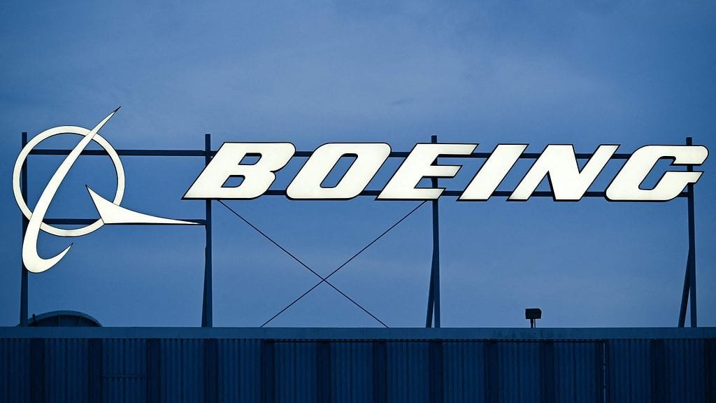 Lentokonevalmistaja Boeing kertoo jättitappioista vuoden kolmannella neljänneksellä. Kuvassa Boeingin kyltti yhtiön toimiston ulkopuolella lähellä Los Angelesin kansainvälistä lentokenttää (LAX) El Segundossa Kaliforniassa 18. tammikuuta.